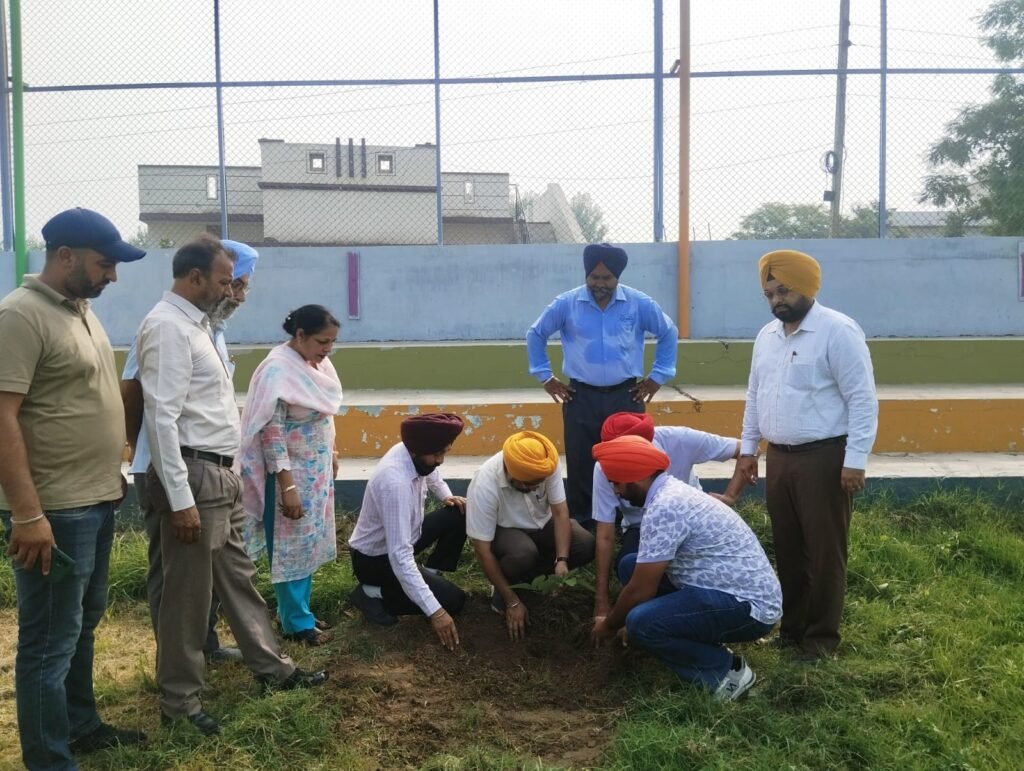 The District Forest Officer Rupnagar started the campaign by planting trees at Government Senior Secondary School Jhalian Kalan.