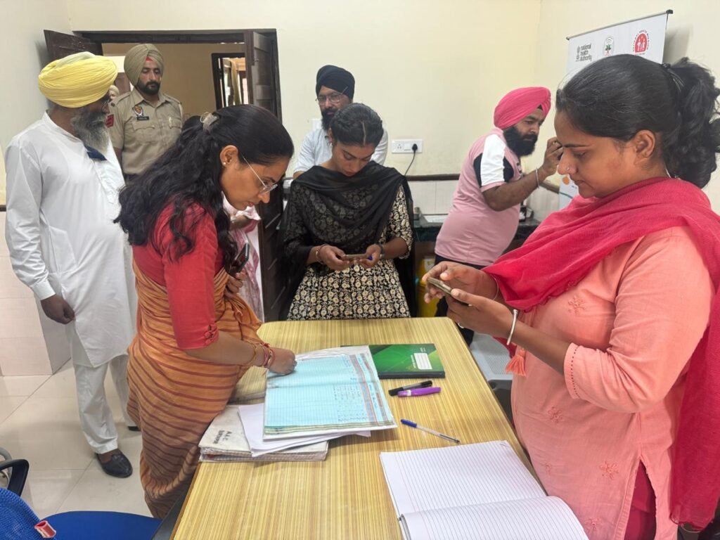 Deputy Commissioner Dr. Preeti Yadav surprise visited at  Aam Aadmi Clinic Village Surtapur Bara