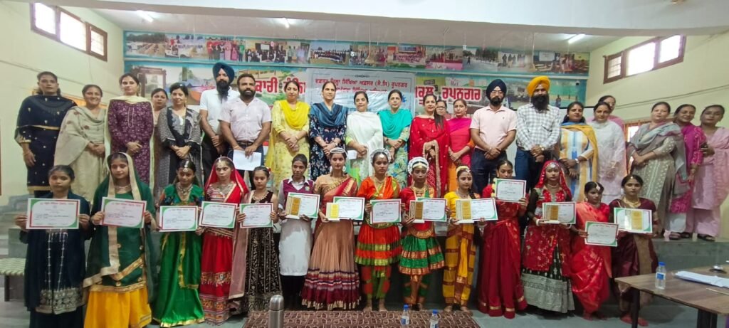 Solo Dance (Andhra Pradesh) under Ek Bharat Shrestha Bharat was held at Government Girls Senior Secondary School Rupnagar.