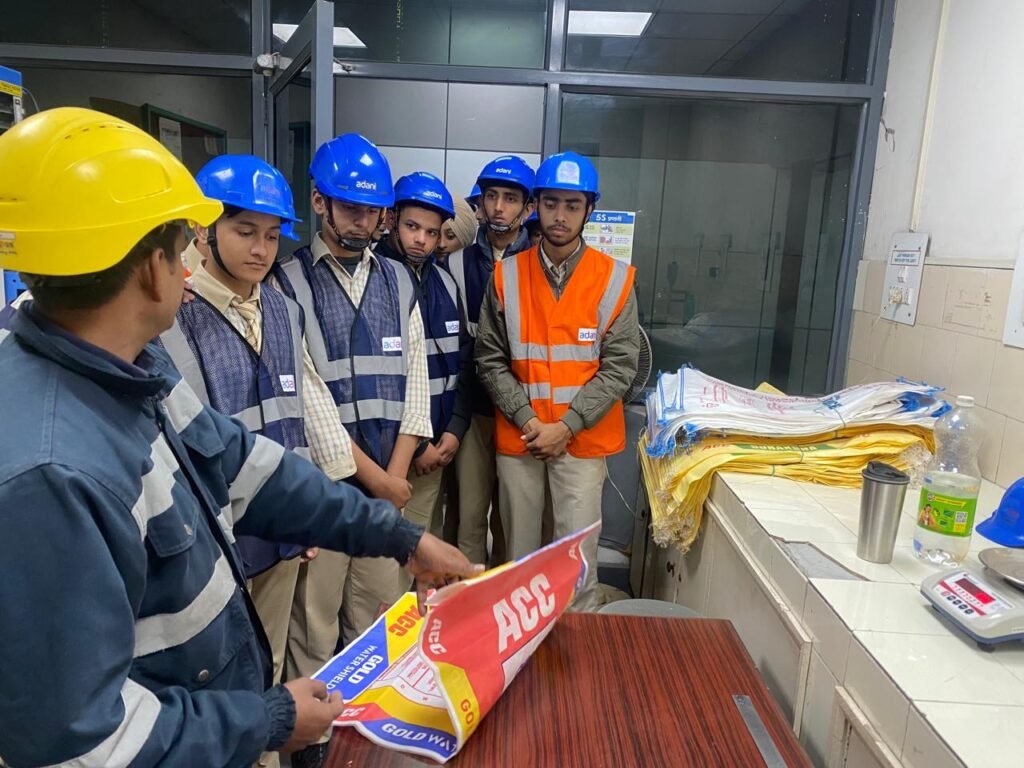 Students of Adarsh ​​School Lodhipur made an industrial exposure visit to Ambuja Cement Ropar Plant