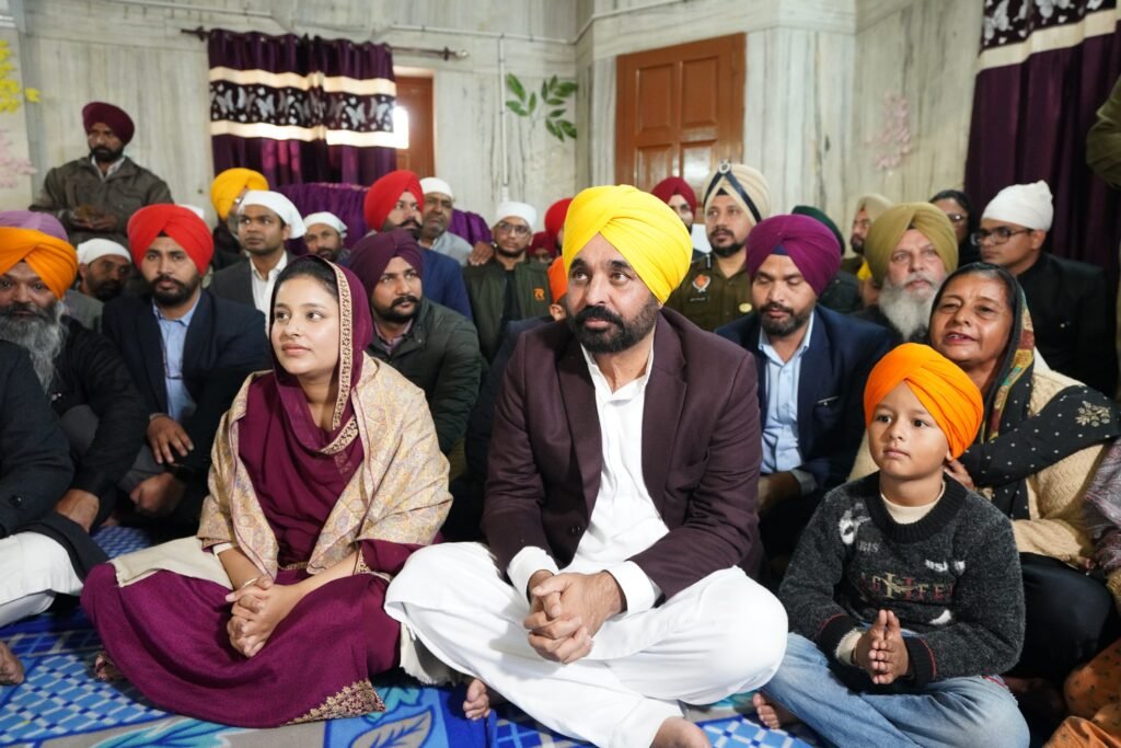 CM PAYS OBEISANCE AT GURUDWARA BHATHA SAHIB, GREETS PEOPLE ON PARKASH PURAB OF SRI GURU GOBIND SINGH