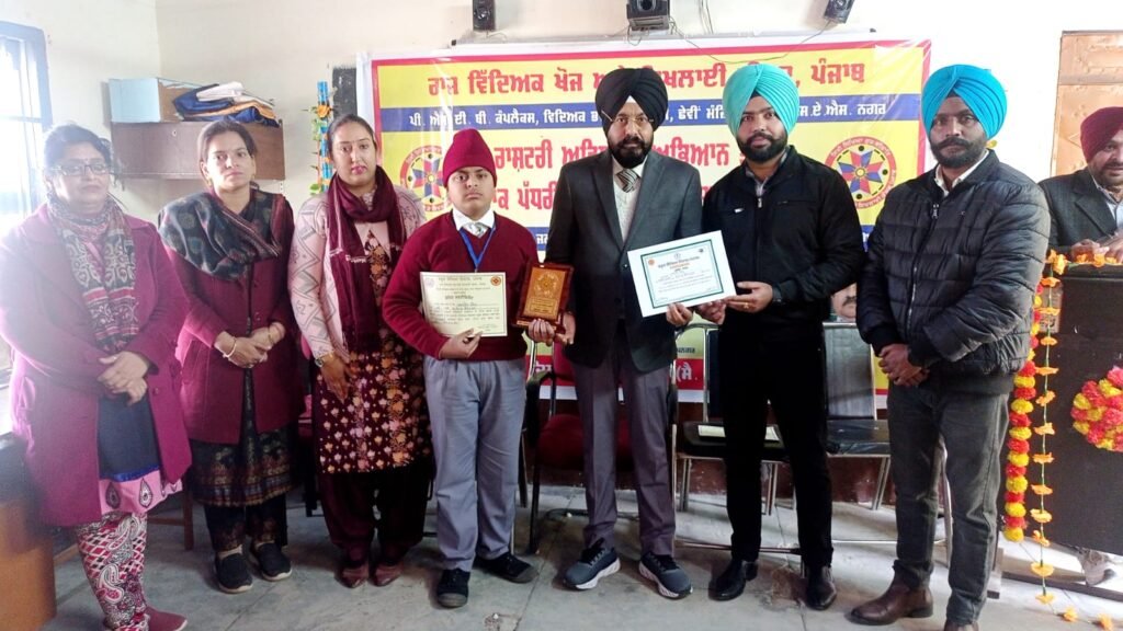 Students of Government Middle School, Bhoje Majra, Shine in Science Model Competition