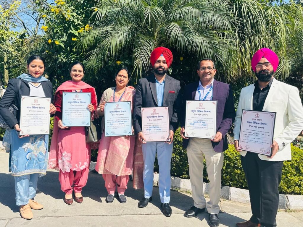 The best schools of Rupnagar district received awards from the Punjab Government.