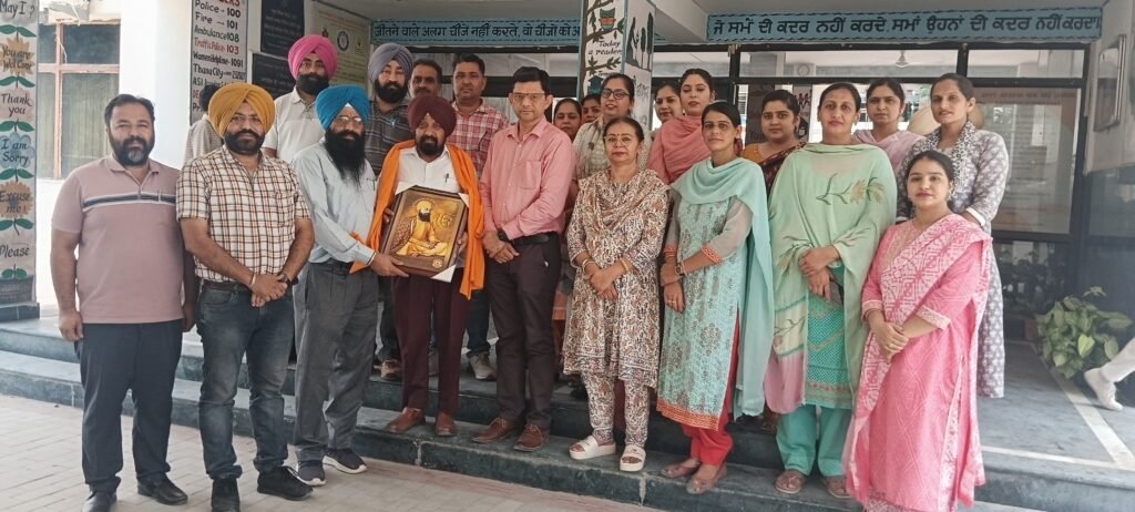 DEO SE and Deputy DEO SE Rupnagar  inspected Adarsh School Lodhipur 