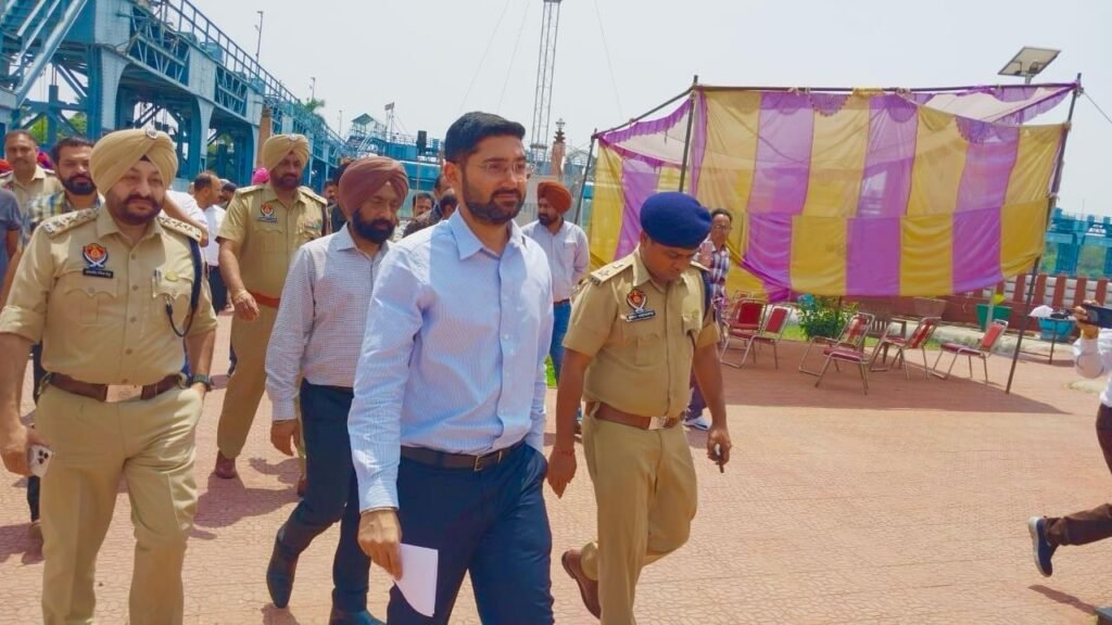 Deputy Commissioner and SSP reviewed the security arrangements at sensitive places of Nangal city. Additional Deputy Commissioner Chandrajyoti Singh, Additional Deputy Commissioner Pooja Sial Grewal, SDM Nangal Anamjot Kaur, Director BBMB Navjot Singh, Deputy Commissioner Rupnagar Mr. Varjit Singh Walia and Senior Superintendent of Police Rupnagar Mr. Subham Agarwal, karan mehta, Deputy Commissioner ਤੇ SSP ਨੇ Nangal ਸ਼ਹਿਰ ਦੀਆਂ ਸੰਵੇਦਨਸ਼ੀਲ ਥਾਵਾਂ ਤੇ ਸੁਰੱਖਿਆ ਪ੍ਰਬੰਧਾਂ ਦੀ ਸਮੀਖਿਆ ਕੀਤੀ 
