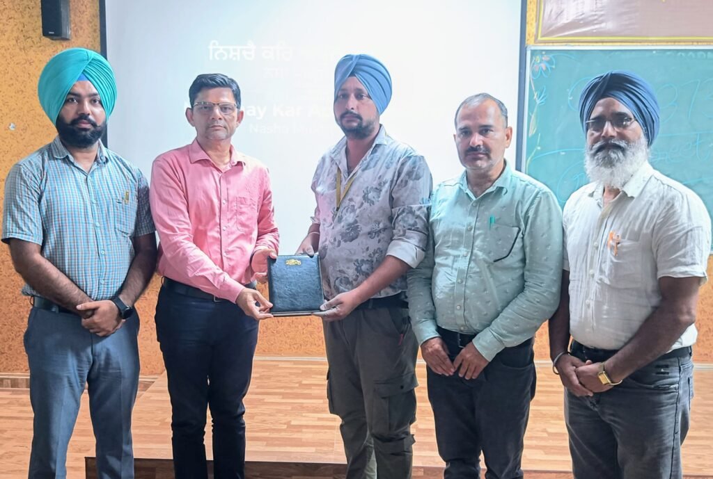 "Yudh Nasheyan Virudh" Teacher Training Session in Rupnagar Successfully Concludes , ਰੂਪਨਗਰ ਵਿੱਚ "ਯੁੱਧ ਨਸ਼ਿਆਂ ਵਿਰੁਧ" ਅਧਿਆਪਕ ਸਿਖਲਾਈ ਸੈਸ਼ਨ ਸਫਲਤਾਪੂਰਵਕ ਸਮਾਪਤ, deo prem Kumar Mittal, satnam singh