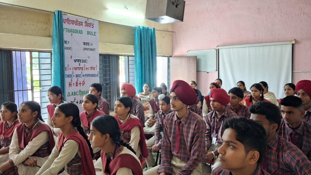 PM Shri Smart School Kahanpur Khuhi declared the best school in the district