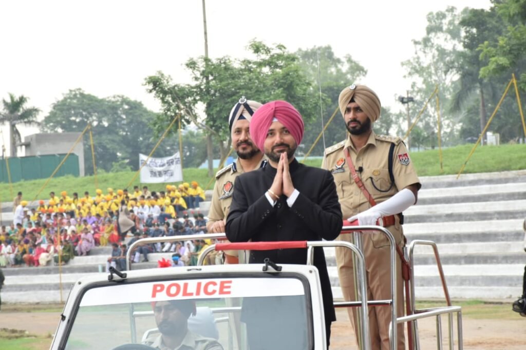 ਅਜ਼ਾਦੀ ਦਿਹਾੜੇ ਦੀਆਂ ਤਿਆਰੀਆਂ ਮੁਕੰਮਲ, ਨਹਿਰੂ ਸਟੇਡੀਅਮ ਵਿਖੇ ਹੋਈ ਫੁੱਲ ਡਰੈੱਸ ਰਿਹਰਸਲ 2 Independence Day preparations complete, full dress rehearsal held at Nehru Stadium