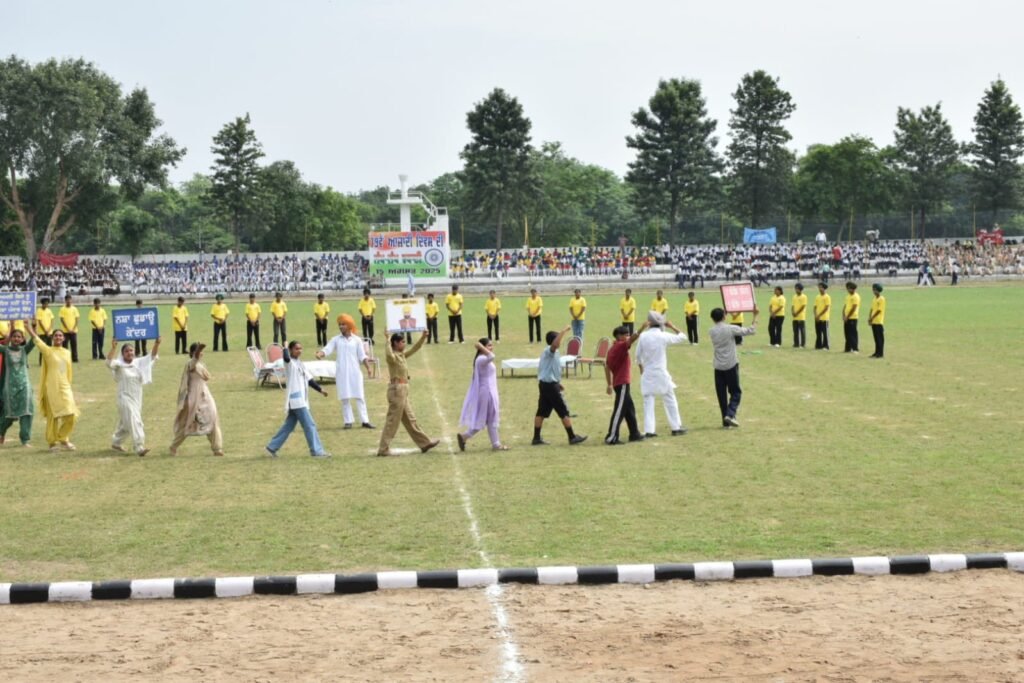 ਅਜ਼ਾਦੀ ਦਿਹਾੜੇ ਦੀਆਂ ਤਿਆਰੀਆਂ ਮੁਕੰਮਲ, ਨਹਿਰੂ ਸਟੇਡੀਅਮ ਵਿਖੇ ਹੋਈ ਫੁੱਲ ਡਰੈੱਸ ਰਿਹਰਸਲ 4 Independence Day preparations complete, full dress rehearsal held at Nehru Stadium