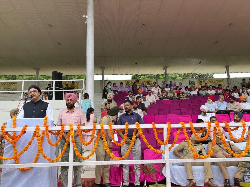 Independence gained through the sacrifices of thousands of patriots, the tricolor is our honor, pride and glory-Jaspreet Singh