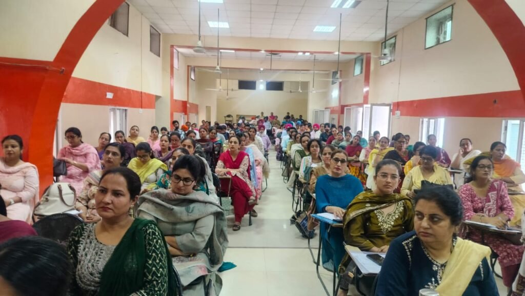 ਡੀ.ਏ.ਵੀ. ਪਬਲਿਕ ਸਕੂਲ, ਰੂਪਨਗਰ ਵਿੱਚ ਗ੍ਰੀਨ ਸਕੂਲ ਪ੍ਰੋਗਰਾਮ ਹੇਠ ਵਰਕਸ਼ਾਪ ਦਾ ਸਫਲ ਆਯੋਜਨ 2 Successful organization of workshop under Green School Program at DAV Public School, Rupnagar