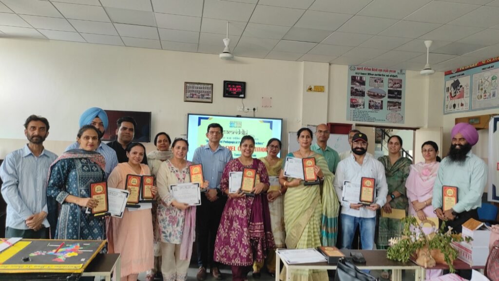 Teachers presented Art Integrated Teaching at the District Level Samriddhi Kala Utsav Competitions