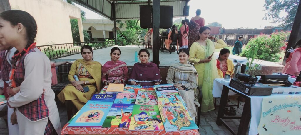 ਨੰਗਲ: ਮਾਪੇ–ਅਧਿਆਪਕ ਮਿਲਣੀ ‘ਚ ਮਾਪਿਆਂ ਦੀ ਵੱਡੀ ਸ਼ਮੂਲੀਅਤ, ਵਿਦਿਆਰਥੀਆਂ ਦੀ ਪ੍ਰਗਤੀ ‘ਤੇ ਵਿਸਤਾਰ ਨਾਲ ਚਰਚਾ 19 20251017 105943