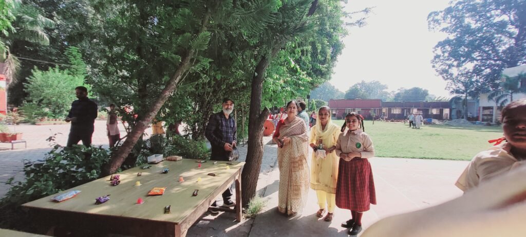 ਨੰਗਲ: ਮਾਪੇ–ਅਧਿਆਪਕ ਮਿਲਣੀ ‘ਚ ਮਾਪਿਆਂ ਦੀ ਵੱਡੀ ਸ਼ਮੂਲੀਅਤ, ਵਿਦਿਆਰਥੀਆਂ ਦੀ ਪ੍ਰਗਤੀ ‘ਤੇ ਵਿਸਤਾਰ ਨਾਲ ਚਰਚਾ 17 Nangal: Large participation of parents in parent-teacher meetings, detailed discussion on students' progress