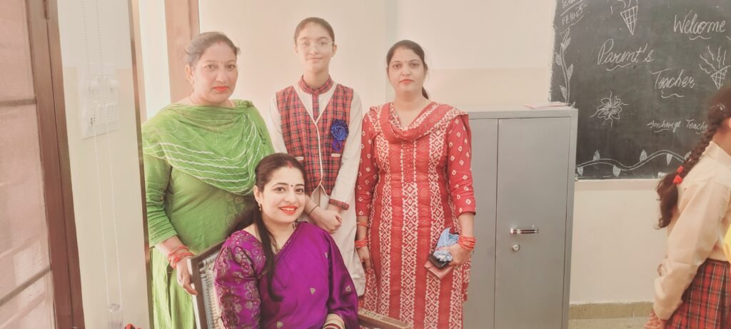 ਨੰਗਲ: ਮਾਪੇ–ਅਧਿਆਪਕ ਮਿਲਣੀ ‘ਚ ਮਾਪਿਆਂ ਦੀ ਵੱਡੀ ਸ਼ਮੂਲੀਅਤ, ਵਿਦਿਆਰਥੀਆਂ ਦੀ ਪ੍ਰਗਤੀ ‘ਤੇ ਵਿਸਤਾਰ ਨਾਲ ਚਰਚਾ 4 20251017 113540