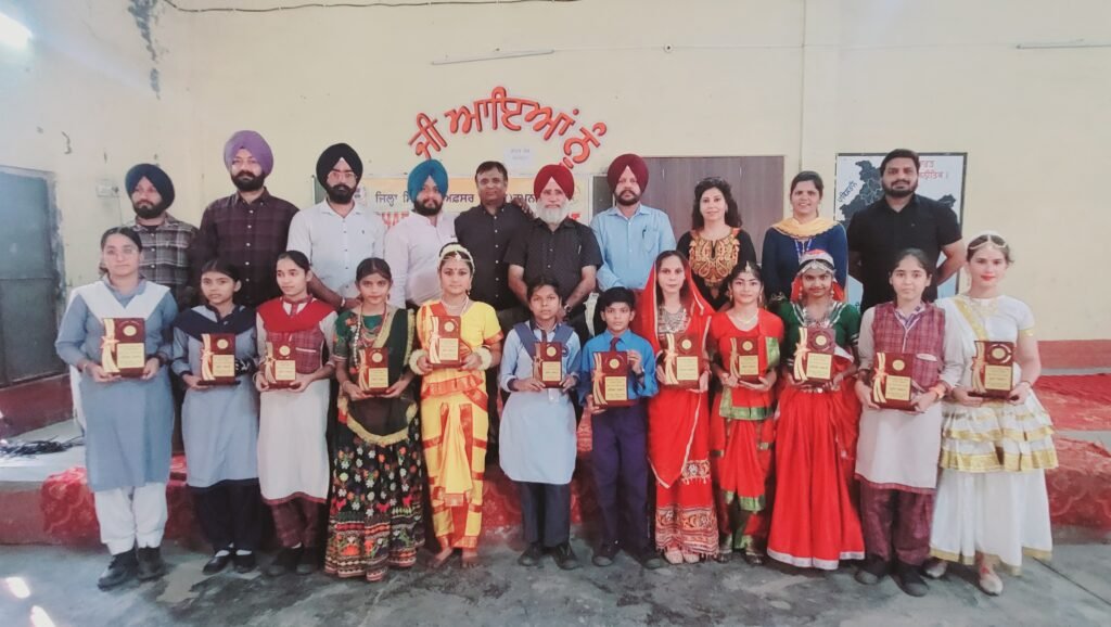 Ek Bharat Shreshtha Bharat competition successfully held at Shaheed Pargan Singh Government High School, Mator