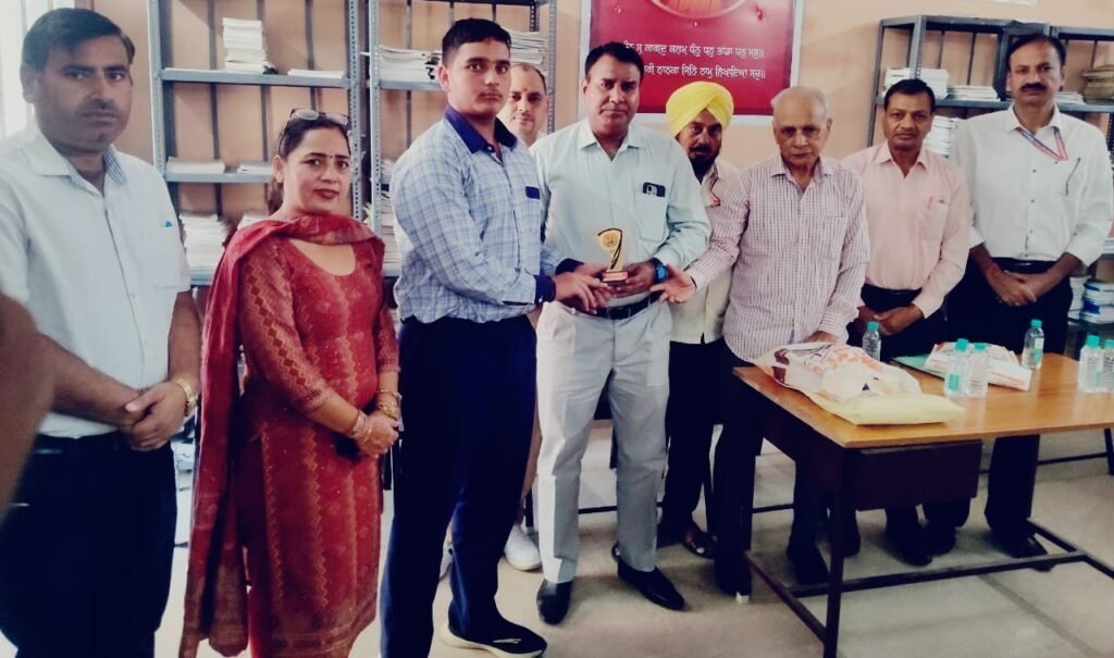 ਸਟੇਟ ਐਵਾਰਡੀ ਅਧਿਆਪਕ ਜਗਜੀਤ ਸਿੰਘ ਅਤੇ ਨੈਸ਼ਨਲ ਲੈਵਲ ਜੇਤੂ ਵਿਦਿਆਰਥੀਆਂ ਦਾ ਐਂਟੀ ਕਰਪਸ਼ਨ ਫਾਊਂਡੇਸ਼ਨ ਵੱਲੋਂ ਸਨਮਾਨ 6 State awardee teacher Jagjit Singh and national level winning students honored by Anti-Corruption Foundation