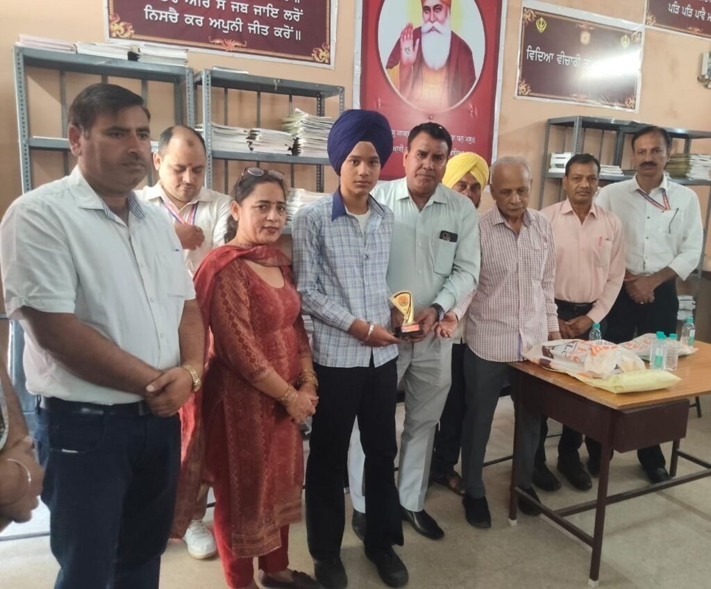 ਸਟੇਟ ਐਵਾਰਡੀ ਅਧਿਆਪਕ ਜਗਜੀਤ ਸਿੰਘ ਅਤੇ ਨੈਸ਼ਨਲ ਲੈਵਲ ਜੇਤੂ ਵਿਦਿਆਰਥੀਆਂ ਦਾ ਐਂਟੀ ਕਰਪਸ਼ਨ ਫਾਊਂਡੇਸ਼ਨ ਵੱਲੋਂ ਸਨਮਾਨ 7 IMG 20251015 WA0005