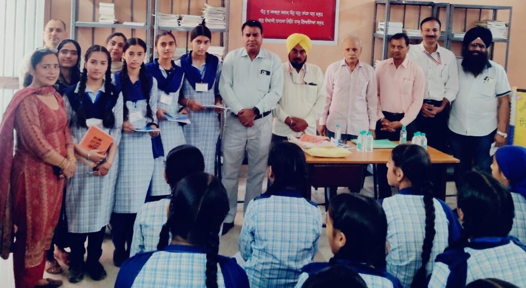 ਸਟੇਟ ਐਵਾਰਡੀ ਅਧਿਆਪਕ ਜਗਜੀਤ ਸਿੰਘ ਅਤੇ ਨੈਸ਼ਨਲ ਲੈਵਲ ਜੇਤੂ ਵਿਦਿਆਰਥੀਆਂ ਦਾ ਐਂਟੀ ਕਰਪਸ਼ਨ ਫਾਊਂਡੇਸ਼ਨ ਵੱਲੋਂ ਸਨਮਾਨ 3 State awardee teacher Jagjit Singh and national level winning students honored by Anti-Corruption Foundation