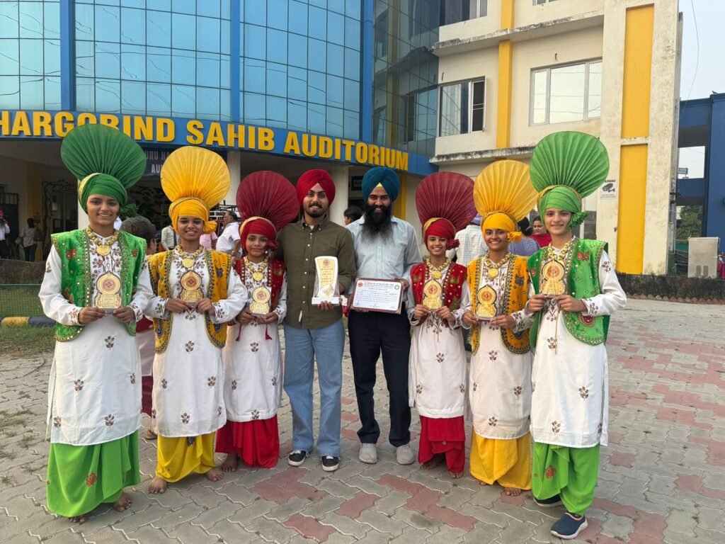 ਪੰਜਾਬ ਭਰ ਵਿੱਚੋਂ ਪਹਿਲਾ ਸਥਾਨ ਹਾਸਲ ਕਰਕੇ ਸਕੂਲ ਆਫ਼ ਐਮੀਨੈਂਸ ਨੇ ਲਹਿਰਾਇਆ ਝੰਡਾ 2 School of Eminence Leads the State Rankings with First Position
