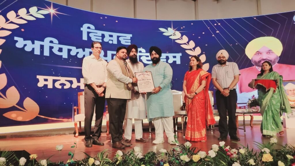 ਸ੍ਰੀ ਅਨੰਦਪੁਰ ਸਾਹਿਬ ਵਿਖੇ ਅਧਿਆਪਕ ਦਿਵਸ ਮੌਕੇ ਸ਼ਾਨਦਾਰ ਕਾਰਗੁਜ਼ਾਰੀ ਵਾਲੇ ਅਧਿਆਪਕਾਂ ਦਾ ਸਨਮਾਨ 9 Teachers’ Day Ceremony: CM Punjab S. Bhagwant Singh Mann Honors Top-Performing Educators