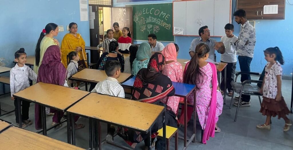 ਅਧਿਆਪਕ ਮਾਪੇ ਮਿਲਣੀ ਨਾਲ ਵਿਦਿਆਰਥੀਆਂ ਦੀ ਸਿੱਖਿਆ ਵਿੱਚ ਹੋਵੇਗਾ ਸੁਧਾਰ 2 Teachers and parents meeting will improve students' education