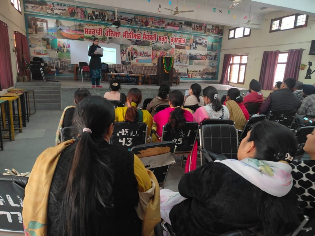 ਜ਼ਿਲ੍ਹਾ ਰੂਪਨਗਰ ਵਿੱਚ ਆਰਟ ਐਂਡ ਕਰਾਫਟ ਅਧਿਆਪਕਾਂ ਦੀ ਪ੍ਰੋਜੈਕਟ ਅਵਾਜ਼ ਮਿਡ-ਪ੍ਰੋਗਰਾਮ ਟ੍ਰੇਨਿੰਗ ਆਯੋਜਿਤ 1 Project Awaaj Mid-Program Training of Art and Craft Teachers Organized in District Rupnagar