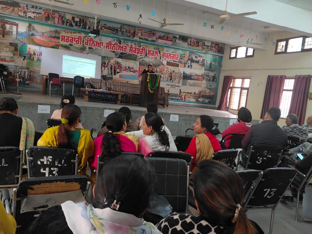 ਜ਼ਿਲ੍ਹਾ ਰੂਪਨਗਰ ਵਿੱਚ ਆਰਟ ਐਂਡ ਕਰਾਫਟ ਅਧਿਆਪਕਾਂ ਦੀ ਪ੍ਰੋਜੈਕਟ ਅਵਾਜ਼ ਮਿਡ-ਪ੍ਰੋਗਰਾਮ ਟ੍ਰੇਨਿੰਗ ਆਯੋਜਿਤ 3 Project Awaaj Mid-Program Training of Art and Craft Teachers Organized in District Rupnagar