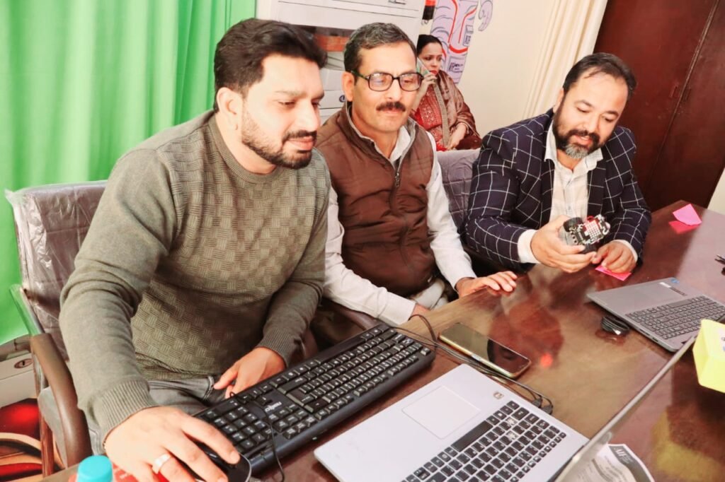 AIF ਵੱਲੋਂ STEM ਪੈਡਾਗੌਗੀ ਅਤੇ ਰੋਬੋਟਿਕਸ ਅਧਾਰਿਤ ਅਧਿਆਪਕ ਵਰਕਸ਼ਾਪ ਦੂਸਰੇ ਦਿਨ ਸਫ਼ਲਤਾ ਪੂਰਵਕ ਸੰਪੰਨ 6 AIF’s STEM-Robotics Workshop Delivers Advanced Skill Learning