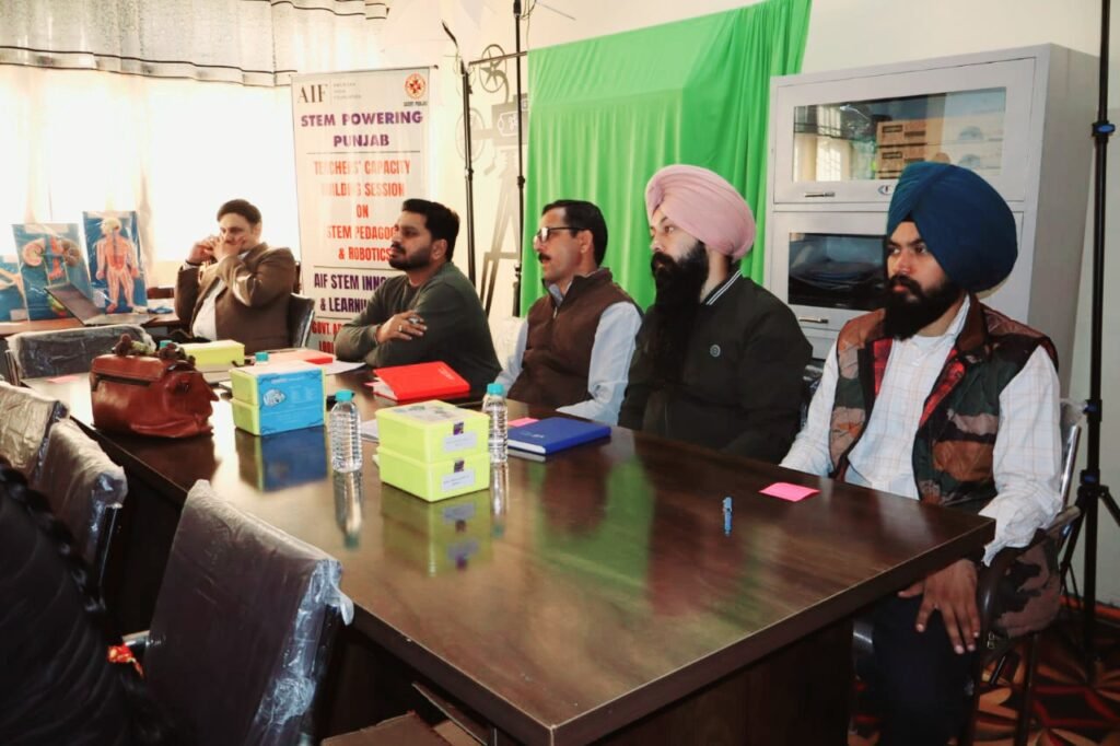 AIF ਵੱਲੋਂ STEM ਪੈਡਾਗੌਗੀ ਅਤੇ ਰੋਬੋਟਿਕਸ ਅਧਾਰਿਤ ਅਧਿਆਪਕ ਵਰਕਸ਼ਾਪ ਦੂਸਰੇ ਦਿਨ ਸਫ਼ਲਤਾ ਪੂਰਵਕ ਸੰਪੰਨ 7 IMG 20251118 WA0129