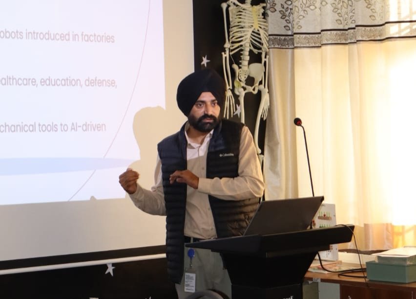 AIF ਵੱਲੋਂ STEM ਪੈਡਾਗੌਗੀ ਅਤੇ ਰੋਬੋਟਿਕਸ ਅਧਾਰਿਤ ਅਧਿਆਪਕ ਵਰਕਸ਼ਾਪ ਦੂਸਰੇ ਦਿਨ ਸਫ਼ਲਤਾ ਪੂਰਵਕ ਸੰਪੰਨ 2 IMG 20251118 WA0132