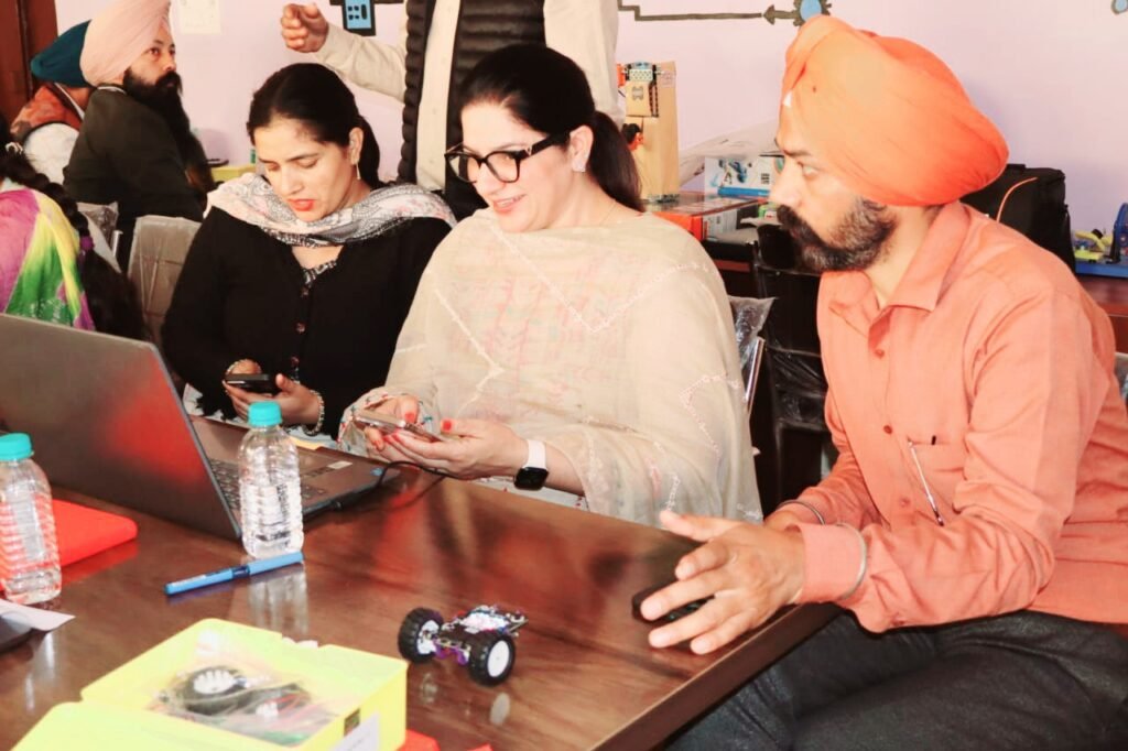 AIF ਵੱਲੋਂ STEM ਪੈਡਾਗੌਗੀ ਅਤੇ ਰੋਬੋਟਿਕਸ ਅਧਾਰਿਤ ਅਧਿਆਪਕ ਵਰਕਸ਼ਾਪ ਦੂਸਰੇ ਦਿਨ ਸਫ਼ਲਤਾ ਪੂਰਵਕ ਸੰਪੰਨ 4 IMG 20251118 WA0136