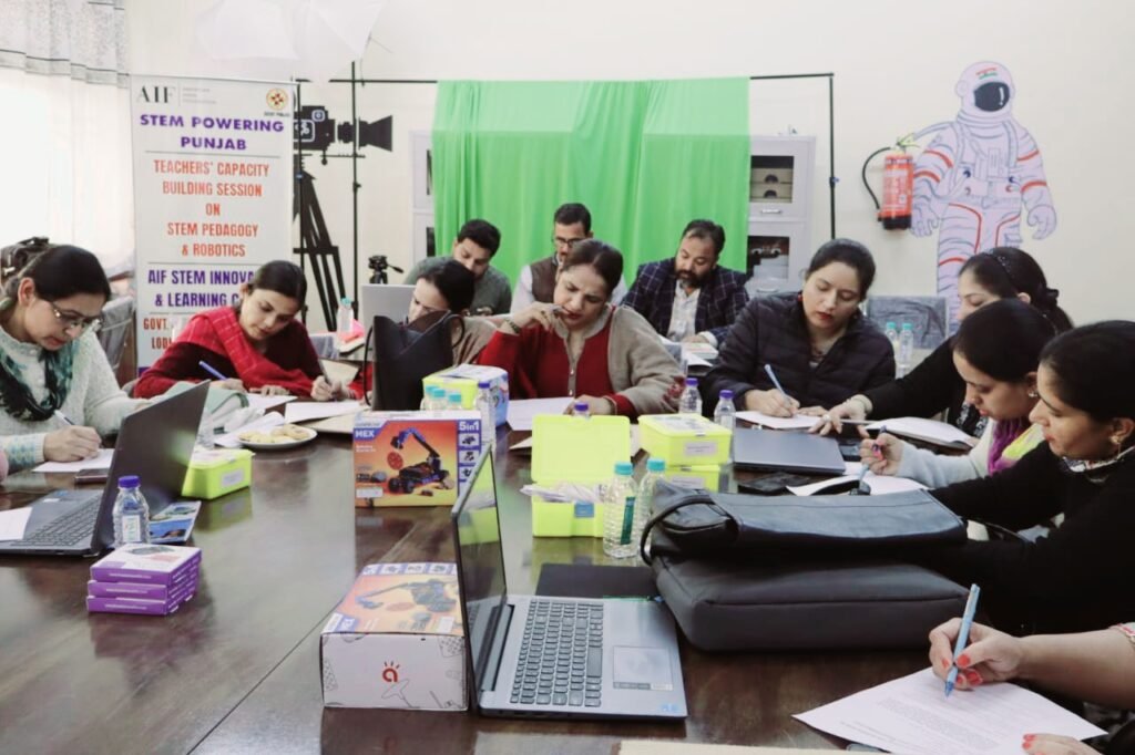 AIF ਵੱਲੋਂ STEM ਪੈਡਾਗੌਗੀ ਅਤੇ ਰੋਬੋਟਿਕਸ ਅਧਾਰਿਤ ਅਧਿਆਪਕ ਵਰਕਸ਼ਾਪ ਦੂਸਰੇ ਦਿਨ ਸਫ਼ਲਤਾ ਪੂਰਵਕ ਸੰਪੰਨ 8 IMG 20251118 WA0146