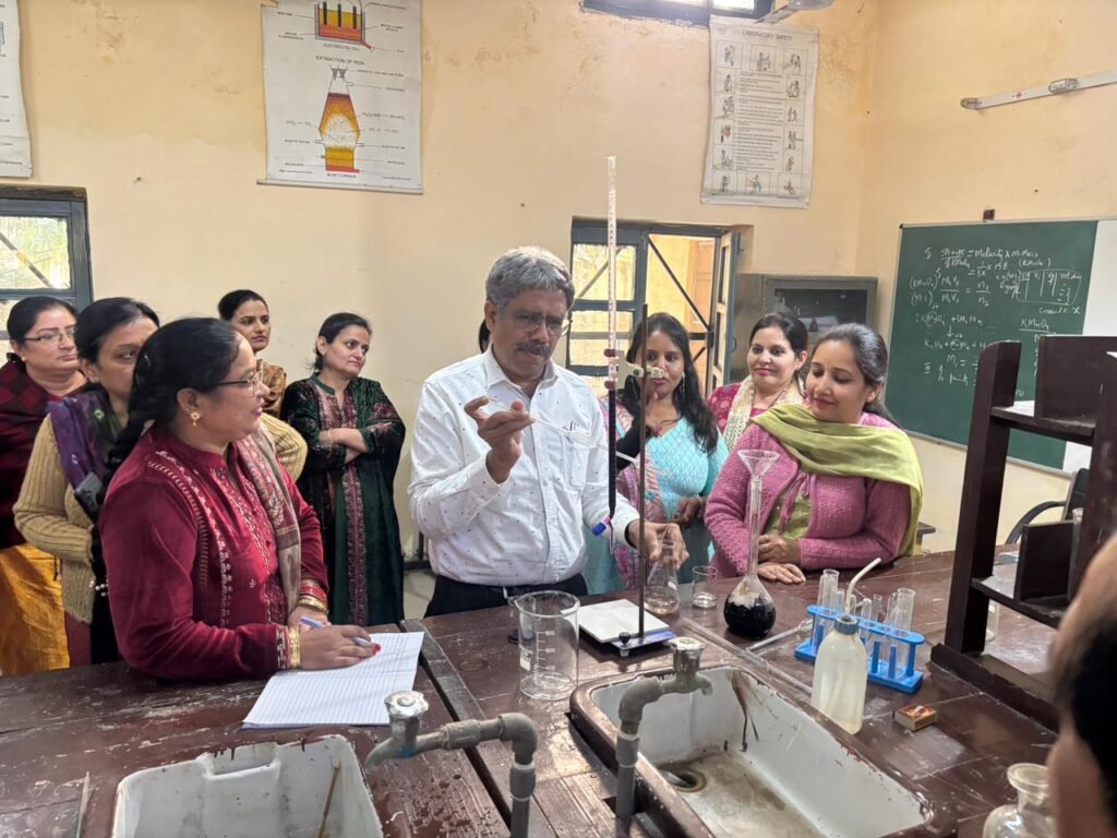Training for chemistry lecturers of Rupnagar district organized at Government Senior Secondary School Purkhali