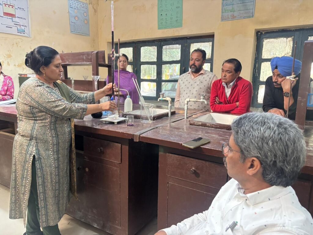 Training for chemistry lecturers of Rupnagar district organized at Government Senior Secondary School Purkhali