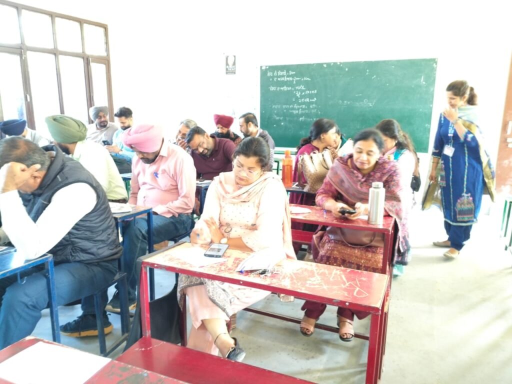 ਬਲਾਕ ਸ੍ਰੀ ਅਨੰਦਪੁਰ ਸਾਹਿਬ ਦੇ ਮਿਡਲ ਵਿੰਗ ਦੇ ਸਾਇੰਸ ਅਧਿਆਪਕਾਂ ਦਾ ਦੋ ਰੋਜ਼ਾ ਸੈਮੀਨਾਰ ਕੀਤਾ ਗਿਆ ਆਯੋਜਿਤ 3 Science Teachers’ Capacity-Building Seminar at Block Sri Anandpur Sahib