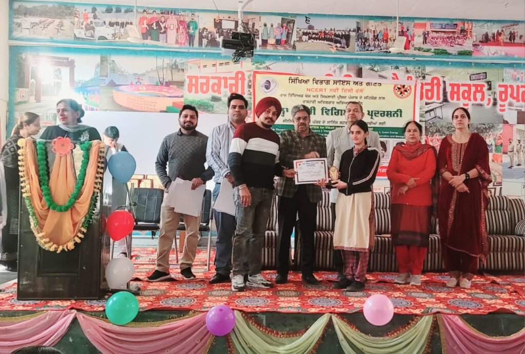 ਰੂਪਨਗਰ ਵਿੱਚ RAA–2025 ਤਹਿਤ ਜ਼ਿਲ੍ਹਾ ਪੱਧਰੀ ਸੀਨੀਅਰ ਸੈਕੰਡਰੀ ਵਿਦਿਆਰਥੀ ਵਿਗਿਆਨ ਪ੍ਰਦਰਸ਼ਨੀ ਸਫਲਤਾਪੂਰਵਕ ਆਯੋਜਿਤ 9 Science Exhibition successfully organized under RAA-2025 at Rupnagar