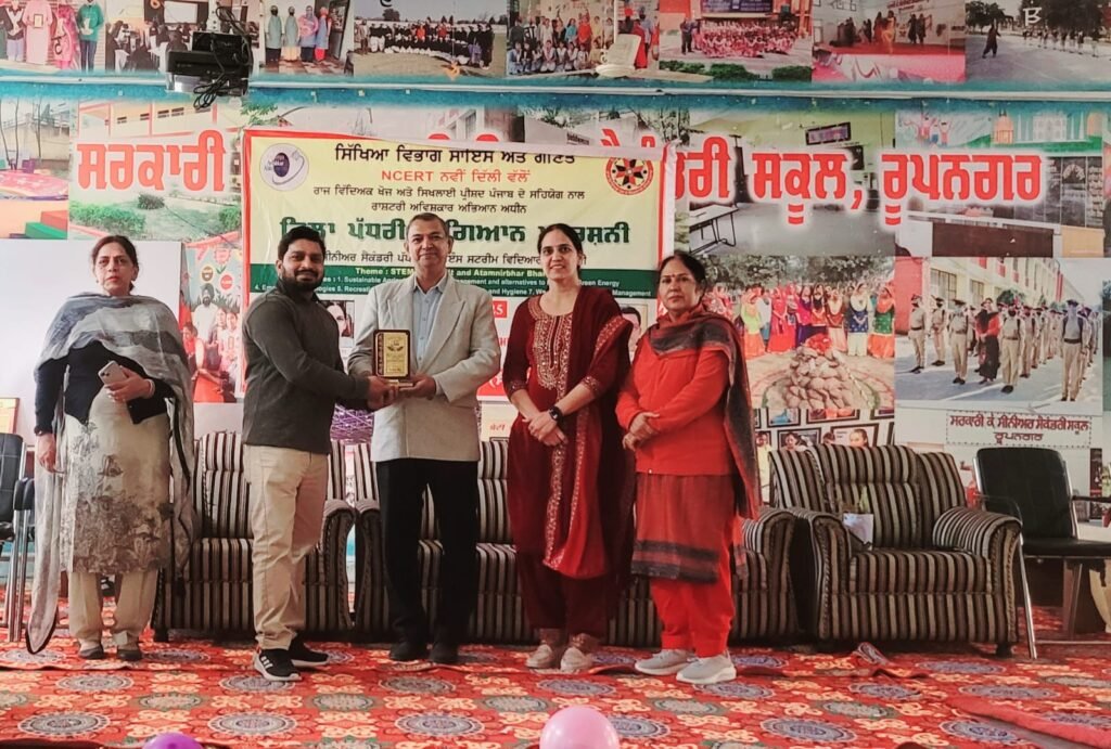 ਰੂਪਨਗਰ ਵਿੱਚ RAA–2025 ਤਹਿਤ ਜ਼ਿਲ੍ਹਾ ਪੱਧਰੀ ਸੀਨੀਅਰ ਸੈਕੰਡਰੀ ਵਿਦਿਆਰਥੀ ਵਿਗਿਆਨ ਪ੍ਰਦਰਸ਼ਨੀ ਸਫਲਤਾਪੂਰਵਕ ਆਯੋਜਿਤ 14 Science Exhibition successfully organized under RAA-2025 at Rupnagar