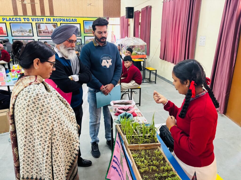 RAA–2025 ਤਹਿਤ ਜ਼ਿਲ੍ਹਾ ਪੱਧਰੀ ਛੇਵੀਂ ਤੋਂ ਅੱਠਵੀਂ ਕਲਾਸਾਂ ਲਈ ਵਿਗਿਆਨ ਪ੍ਰਦਰਸ਼ਨੀ ਸਫਲਤਾਪੂਰਵਕ ਆਯੋਜਿਤ 1 Science Exhibition for classes 6th to 8th at district level successfully organized under RAA-2025