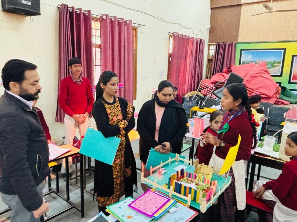 RAA–2025 ਤਹਿਤ ਜ਼ਿਲ੍ਹਾ ਪੱਧਰੀ ਛੇਵੀਂ ਤੋਂ ਅੱਠਵੀਂ ਕਲਾਸਾਂ ਲਈ ਵਿਗਿਆਨ ਪ੍ਰਦਰਸ਼ਨੀ ਸਫਲਤਾਪੂਰਵਕ ਆਯੋਜਿਤ 3 Science Exhibition for classes 6th to 8th at district level successfully organized under RAA-2025