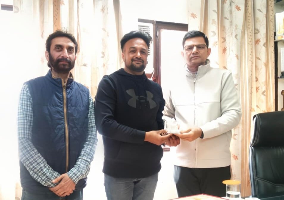 ਡੀ.ਈ.ਓ. ਪ੍ਰੇਮ ਕੁਮਾਰ ਮਿੱਤਲ ਵਲੋਂ ਅਧਿਆਪਕ ਜਗਜੀਤ ਸਿੰਘ ਰਾਏਪੁਰ ਨੂੰ ਨੈਸ਼ਨਲ ਪੱਧਰੀ ਪ੍ਰਾਪਤੀ ਲਈ ਸਨਮਾਨਿਤ 4 ਡੀ.ਈ.ਓ. ਪ੍ਰੇਮ ਕੁਮਾਰ ਮਿੱਤਲ ਵਲੋਂ ਅਧਿਆਪਕ ਜਗਜੀਤ ਸਿੰਘ ਰਾਏਪੁਰ ਨੂੰ ਨੈਸ਼ਨਲ ਪੱਧਰੀ ਪ੍ਰਾਪਤੀ ਲਈ ਸਨਮਾਨਿਤ