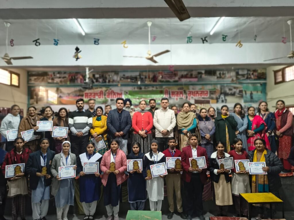 RAA–2025 ਤਹਿਤ 9ਵੀਂ -10ਵੀਂ ਜ਼ਿਲ੍ਹਾ ਪੱਧਰੀ ਵਿਗਿਆਨ ਪ੍ਰਦਰਸ਼ਨੀ ਸਫਲਤਾਪੂਰਵਕ ਆਯੋਜਿਤ 3 RAA–2025: District Level Science Exhibition for Class 9–10 Successfully Organized in Rupnagar Deo prem Kumar Mittal