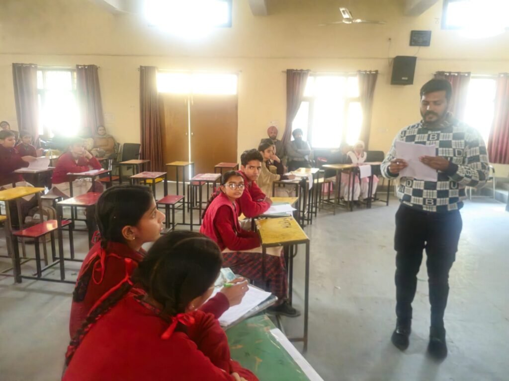 ਜ਼ਿਲ੍ਹਾ ਰੂਪਨਗਰ ਵਿੱਚ RAA ਤਹਿਤ 6ਵੀਂ ਤੋਂ 10ਵੀਂ ਜਮਾਤਾਂ ਲਈ ਜ਼ਿਲ੍ਹਾ ਪੱਧਰੀ ਕੁਇਜ਼ ਮੁਕਾਬਲਾ ਸਫ਼ਲਤਾਪੂਰਵਕ ਆਯੋਜਿਤ 2 RAA–2025: District Level Quiz Competition (Class 6–10) Successfully Held in Rupnagar