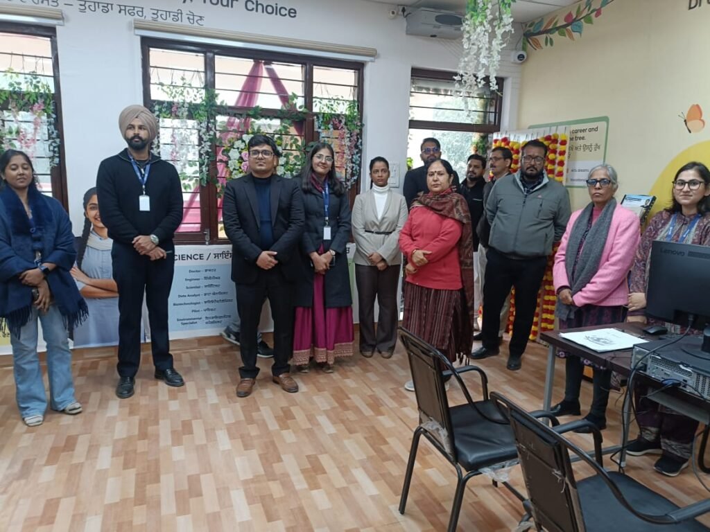 ਨੰਗਲ ਵਿੱਚ ਮੈਗਾ ਮਾਪੇ–ਅਧਿਆਪਕ ਮਿਲਣੀ ਨਾਲ ਸਕੂਲ–ਮਾਪੇ ਭਾਗੀਦਾਰੀ ਹੋਰ ਮਜ਼ਬੂਤ - ਐਸ. ਡੀ. ਐਮ. ਸਚਿਨ ਪਾਠਕ 1 School-parent partnership further strengthened with mega parent-teacher meet in girl school nangal - S. D. M. Sachin Pathak