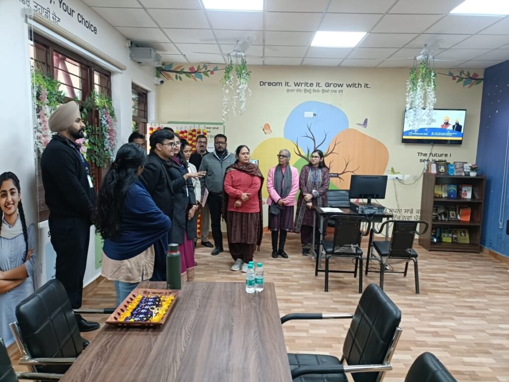 ਨੰਗਲ ਵਿੱਚ ਮੈਗਾ ਮਾਪੇ–ਅਧਿਆਪਕ ਮਿਲਣੀ ਨਾਲ ਸਕੂਲ–ਮਾਪੇ ਭਾਗੀਦਾਰੀ ਹੋਰ ਮਜ਼ਬੂਤ - ਐਸ. ਡੀ. ਐਮ. ਸਚਿਨ ਪਾਠਕ 5 School-parent partnership further strengthened with mega parent-teacher meet in girl school nangal - S. D. M. Sachin Pathak