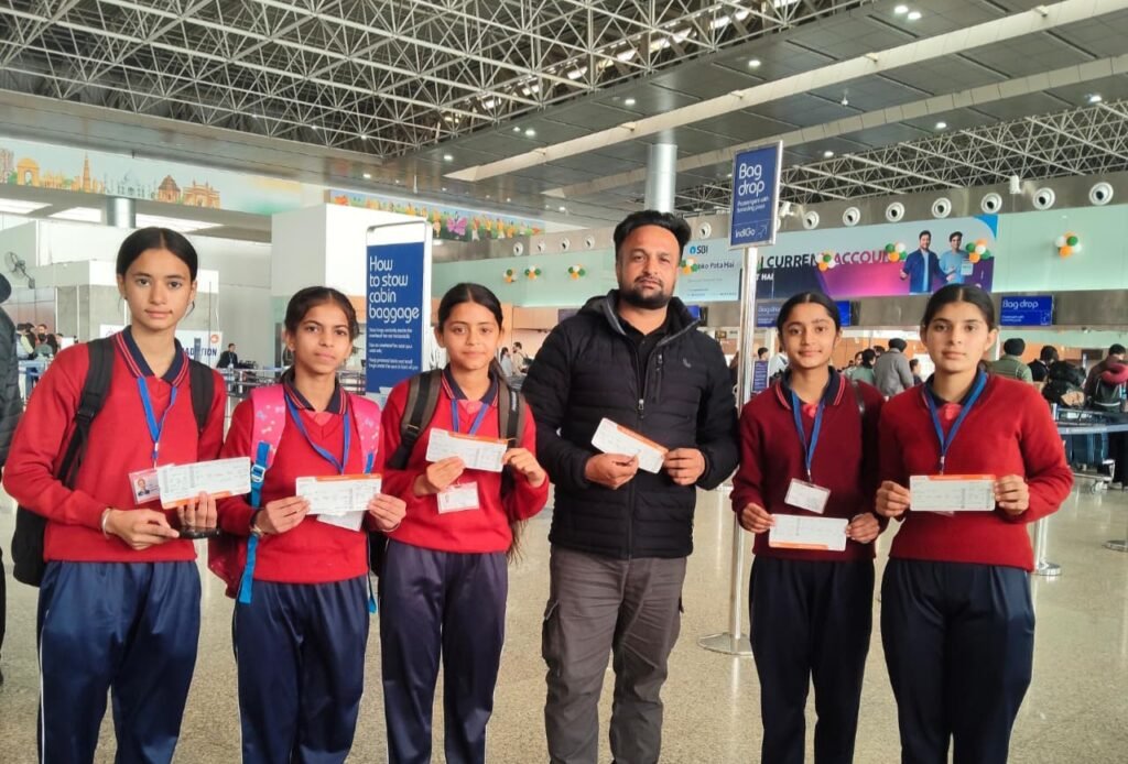 ਰਾਏਪੁਰ ਸਕੂਲ ਦੀ ਟੀਮ ਰਾਸ਼ਟਰੀ ਵਿਪਰੋ ਅਰਥੀਅਨ ਐਵਾਰਡ 2025 ਪ੍ਰਾਪਤ ਕਰਨ ਲਈ ਬੈਂਗਲੁਰੂ ਰਵਾਨਾ 4 Raipur Students to Represent Punjab at National Wipro Earthian Award 2025 in Bengaluru