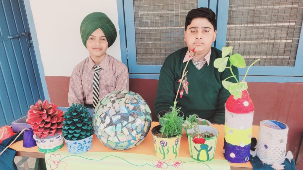 ਰੂਪਨਗਰ ਵਿੱਚ ਜ਼ਿਲ੍ਹਾ ਪੱਧਰੀ ‘Trash to Treasure' ਵਾਤਾਵਰਣ ਪ੍ਰਦਰਸ਼ਨੀ ਮੁਕਾਬਲੇ ਸਫਲਤਾਪੂਰਵਕ ਕਰਵਾਏ ਗਏ 3 District-Level ‘Trash to Treasure’ Environmental Exhibition Successfully Held in Rupnagar Under Punjab State Council for Science & Technology Guidelines