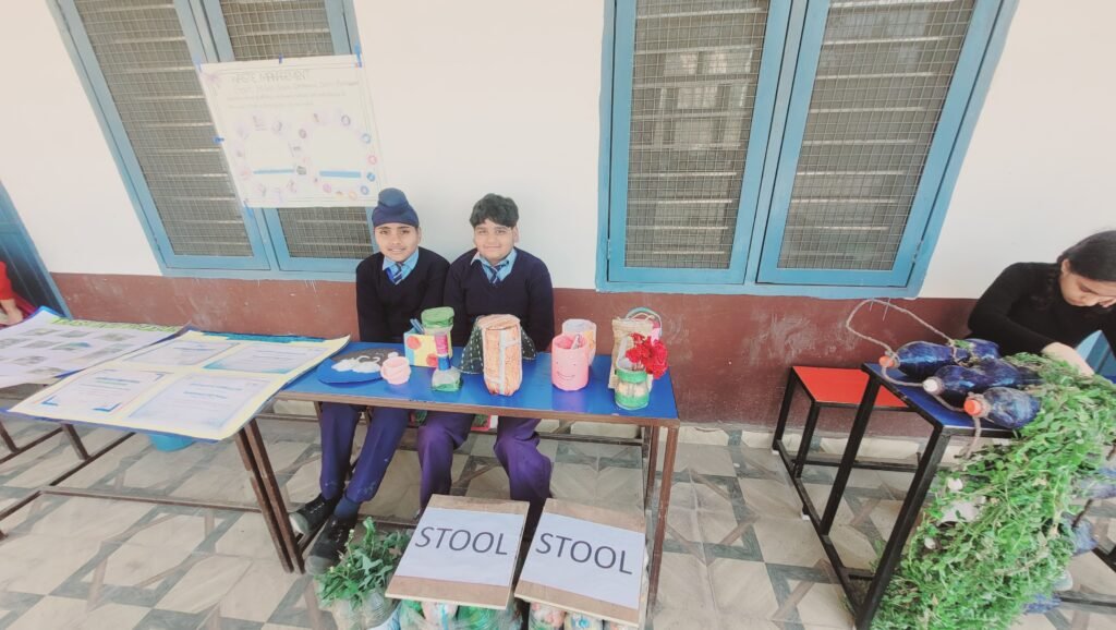 ਰੂਪਨਗਰ ਵਿੱਚ ਜ਼ਿਲ੍ਹਾ ਪੱਧਰੀ ‘Trash to Treasure' ਵਾਤਾਵਰਣ ਪ੍ਰਦਰਸ਼ਨੀ ਮੁਕਾਬਲੇ ਸਫਲਤਾਪੂਰਵਕ ਕਰਵਾਏ ਗਏ 4 20260213 114545