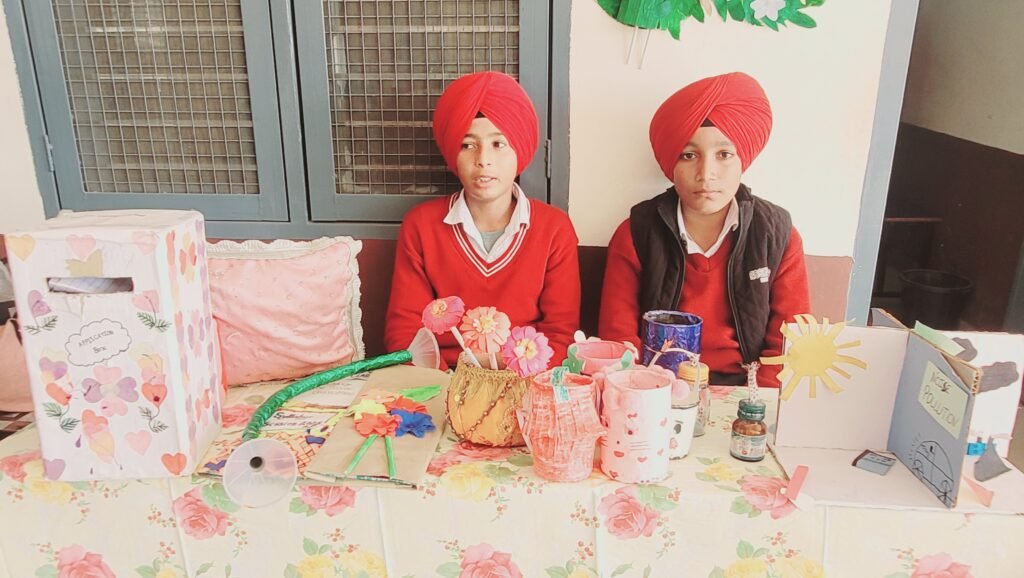 ਰੂਪਨਗਰ ਵਿੱਚ ਜ਼ਿਲ੍ਹਾ ਪੱਧਰੀ ‘Trash to Treasure' ਵਾਤਾਵਰਣ ਪ੍ਰਦਰਸ਼ਨੀ ਮੁਕਾਬਲੇ ਸਫਲਤਾਪੂਰਵਕ ਕਰਵਾਏ ਗਏ 7 20260213 114631