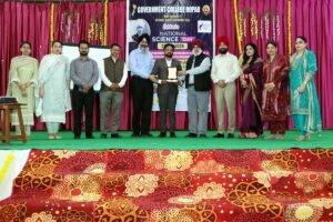 ਸਰਕਾਰੀ ਕਾਲਜ ਰੂਪਨਗਰ ਵਿਖੇ ਰਾਸ਼ਟਰੀ ਵਿਗਿਆਨ ਦਿਵਸ 'ਤੇ ਸਾਬਕਾ ਵਿਦਿਆਰਥੀਆਂ ਦਾ ਸਨਮਾਨ 3 Former students honored on National Science Day at Government College Rupnagar